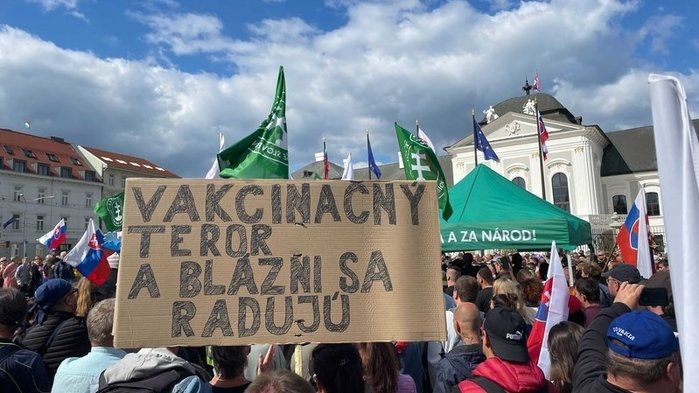 Odpůrci slovenské vlády blokovali dopravu, policie nasadila slzný plyn
